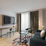 ホテル Canopy By Hilton Eiffel Tower パリ