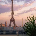 Canopy By Hilton Eiffel Tower 4*