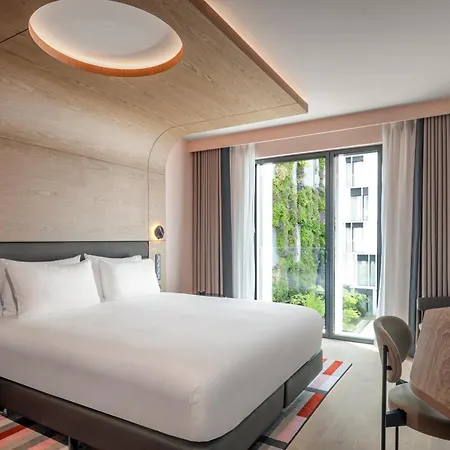 Canopy By Hilton Eiffel Tower ホテル