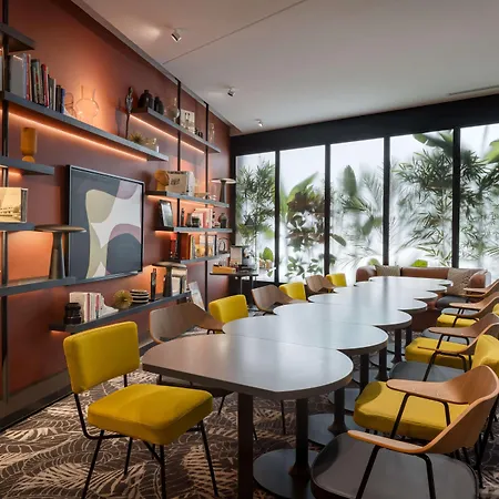 Canopy By Hilton Eiffel Tower Hotel