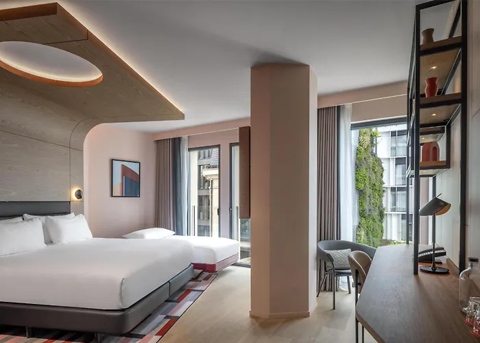 Canopy By Hilton Eiffel Tower 4*