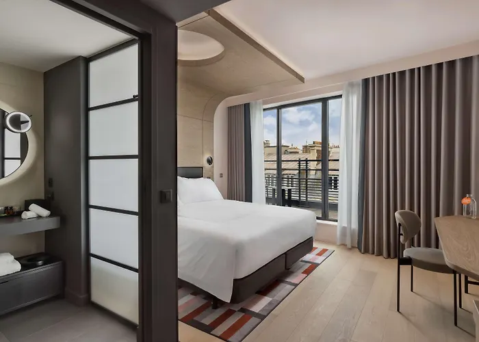 Canopy By Hilton Eiffel Tower 4*
