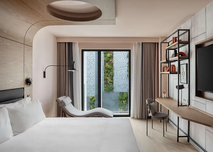 Canopy By Hilton Eiffel Tower Hotel 4*