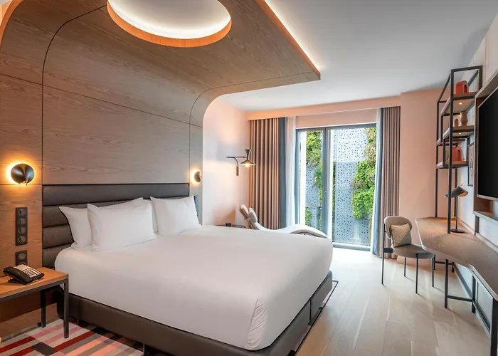 Canopy By Hilton Eiffel Tower 4*